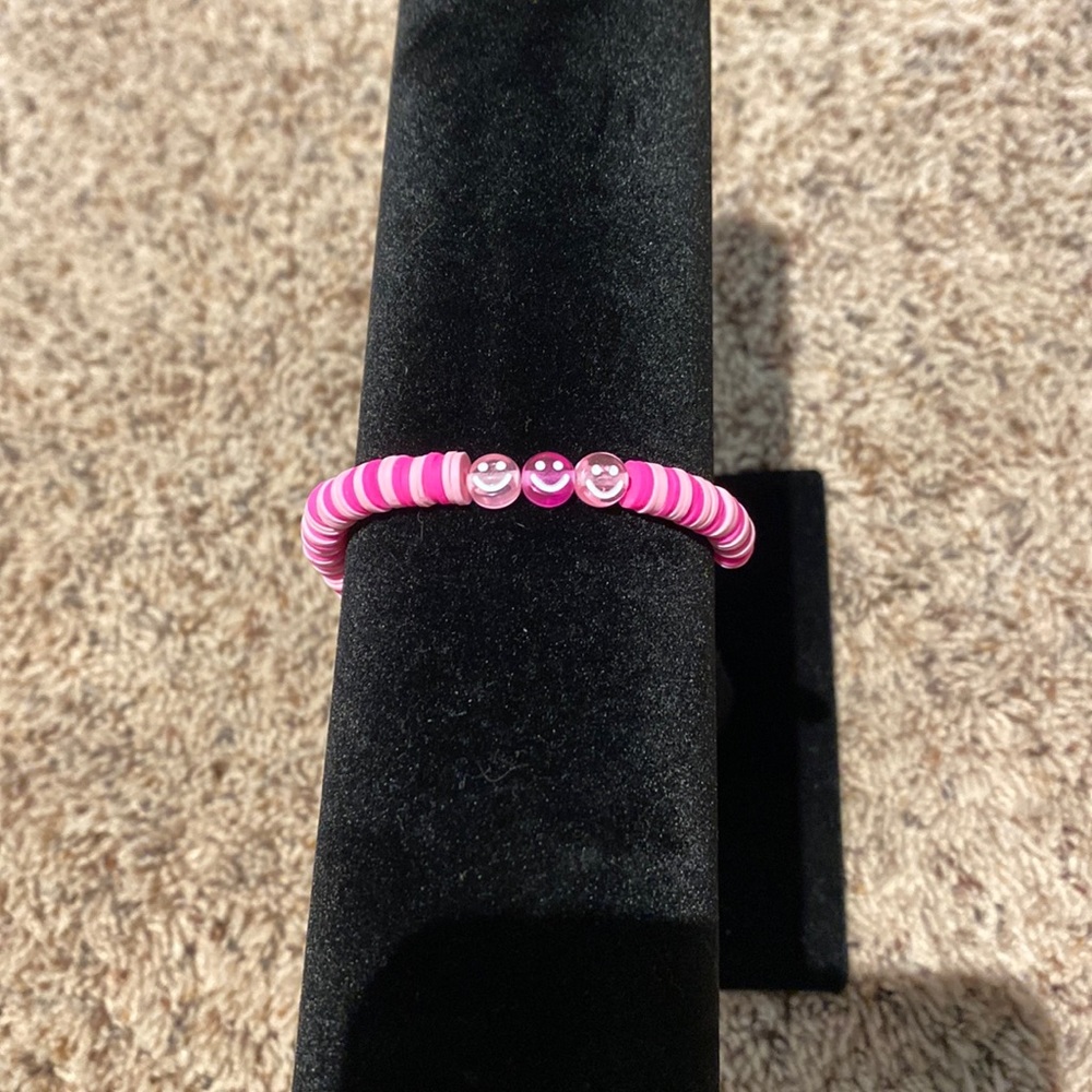 Clay bracelet!!! Colors: Pink and light pink. Perfect size for all hands